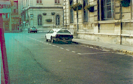 Mon véhicule MATRA déposé devant le Tribunal et la Mairie de Montélimar dans la Drôme